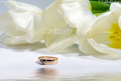 Gold ring with tulip