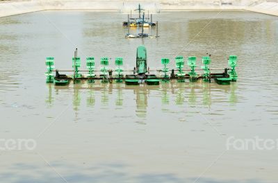 Oxygen pump for wastewater treatment