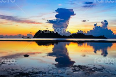 Sunrise at Hat Sai Ri beach in Chumphon