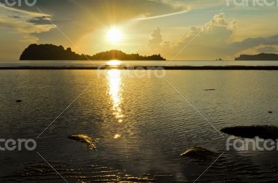 Sunrise at Hat Sai Ri beach in Chumphon