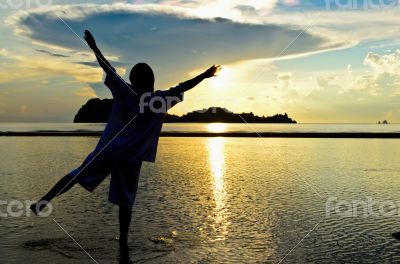 Women happy sunrise at the beach