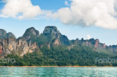 High mountain range above the green lake