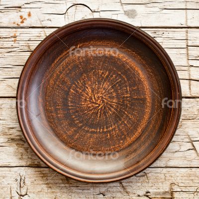 empty brown ceramic plate