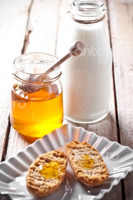 crackers, milk and honey 