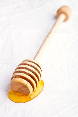 honey on wooden honey dipper