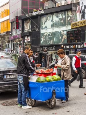 Istanbul, street dealer with the goods cart