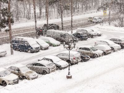  Pushkino, parking in the inhabited massif in blizzard