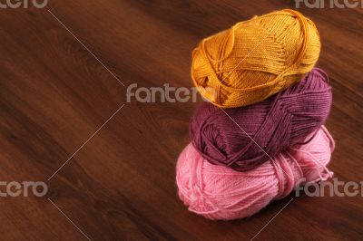 Woolen Colors on the Wood