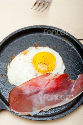 egg sunny side up with italian speck ham