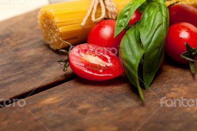 Italian spaghetti pasta tomato and basil