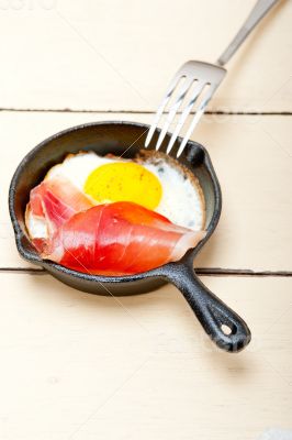 egg sunny side up with italian speck ham