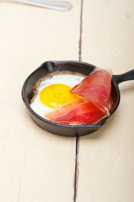 egg sunny side up with italian speck ham