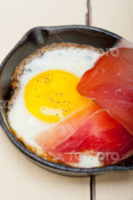 egg sunny side up with italian speck ham