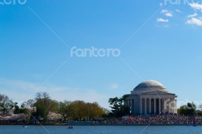 Thomas Jefferson Memorial with people