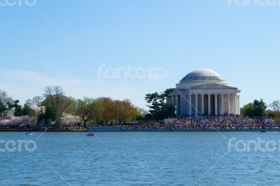 Crowded Thomas Jefferson Memorial