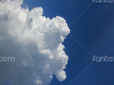 contrast color of sky and cloud