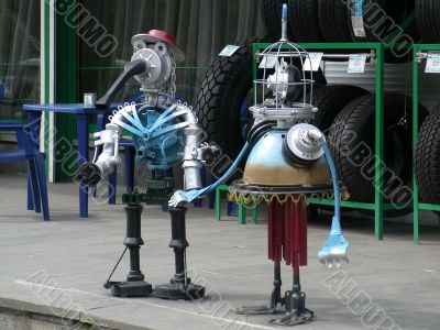 Robot sculpture. Loving