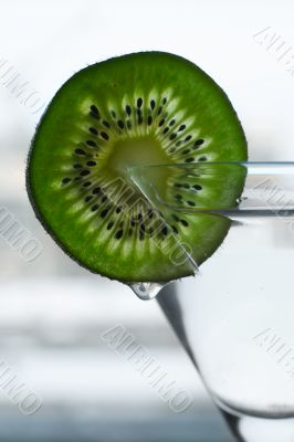 Glass with a plate kiwi