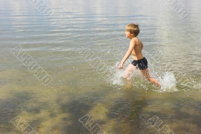 boy on rhe sea