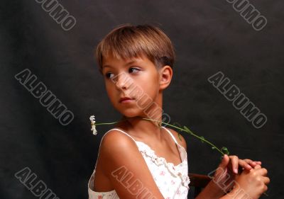 Portrait with a camomile