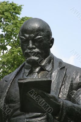 Monument Lenin