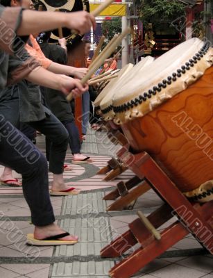 Japanese drums show-action detail