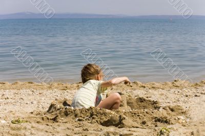 The girl plays on seacoast