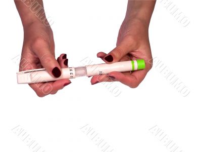 Opening an insulin pen