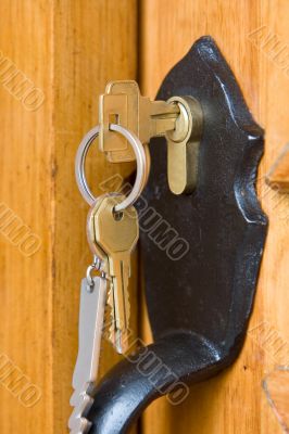 Door handle and keys. Shallow depth of field.