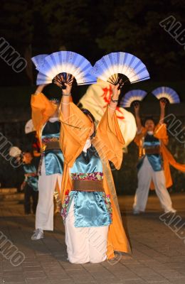 Fans dance