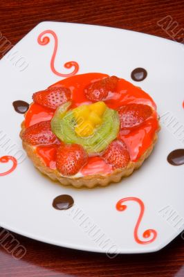 Cake of strawberry vertical