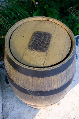 Wood trashcan