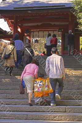 7,5,3 -Shichi-go-san-goind up to the temple