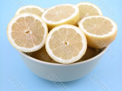 bowl of fresh lemons