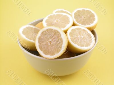 bowl of fresh lemons
