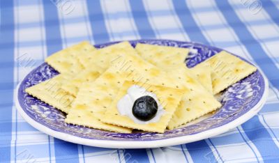Plate with crackers