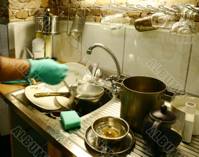 Starting to wash a dishes