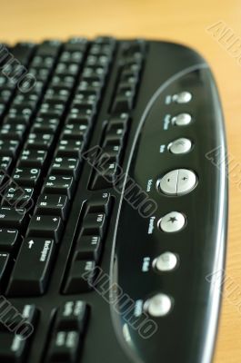 Computer multimedia keyboard