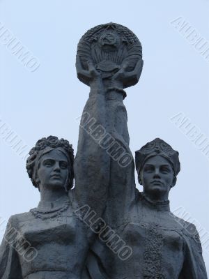 Soviet sculpture for Ukrainian-Russian brotherhood
