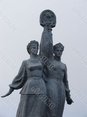Soviet sculpture for Ukrainian-Russian brotherhood