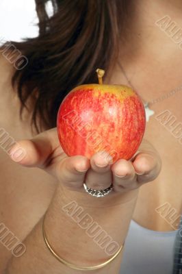 apple o hand - focus on apple