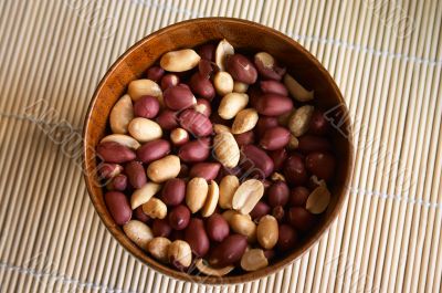 Porringer with peanut