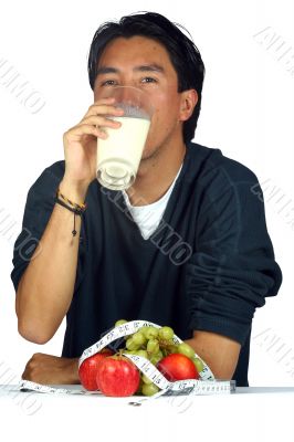 man drinnking healthy milk