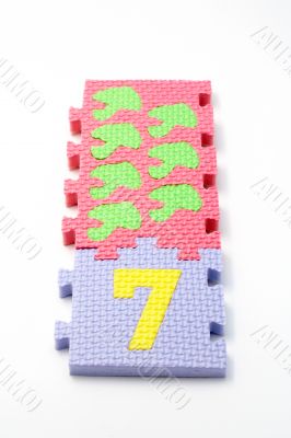 Puzzle colorful numbers