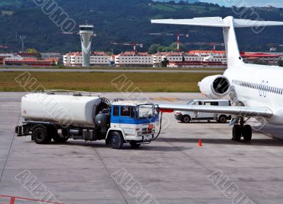 Refueling an airplane