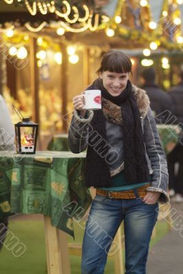 young woman drinks glogg