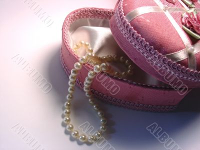 Pearls in Heart Box