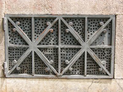 Metal lattice