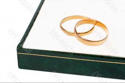 Gold wedding rings
