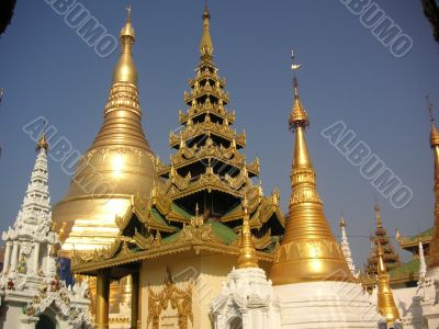 Shwedagong pagoda